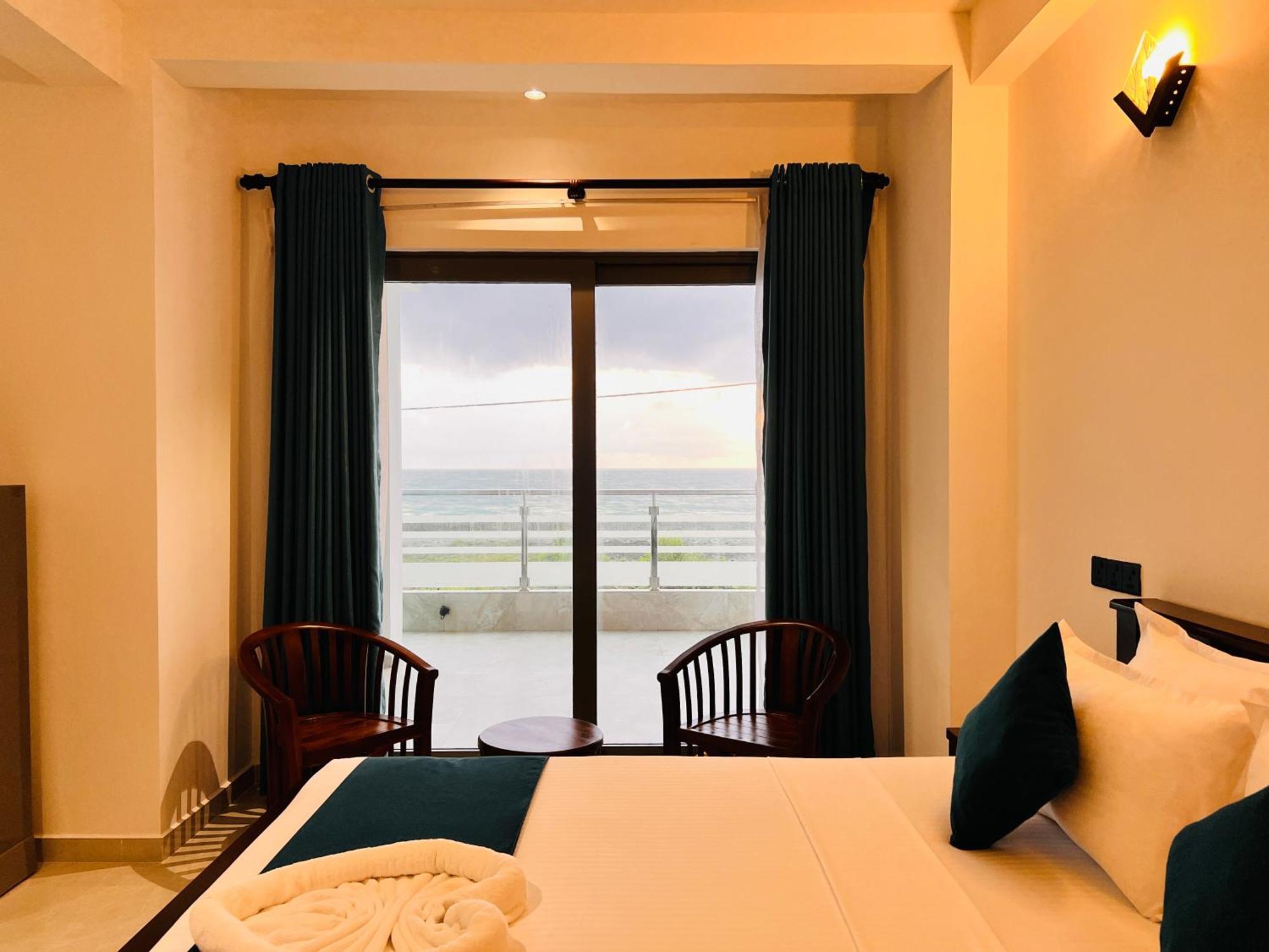 Ocean Front Villa Hikkaduwa Extérieur photo