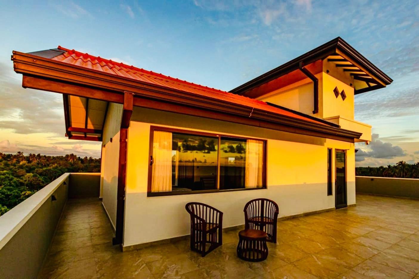 Ocean Front Villa Hikkaduwa Extérieur photo