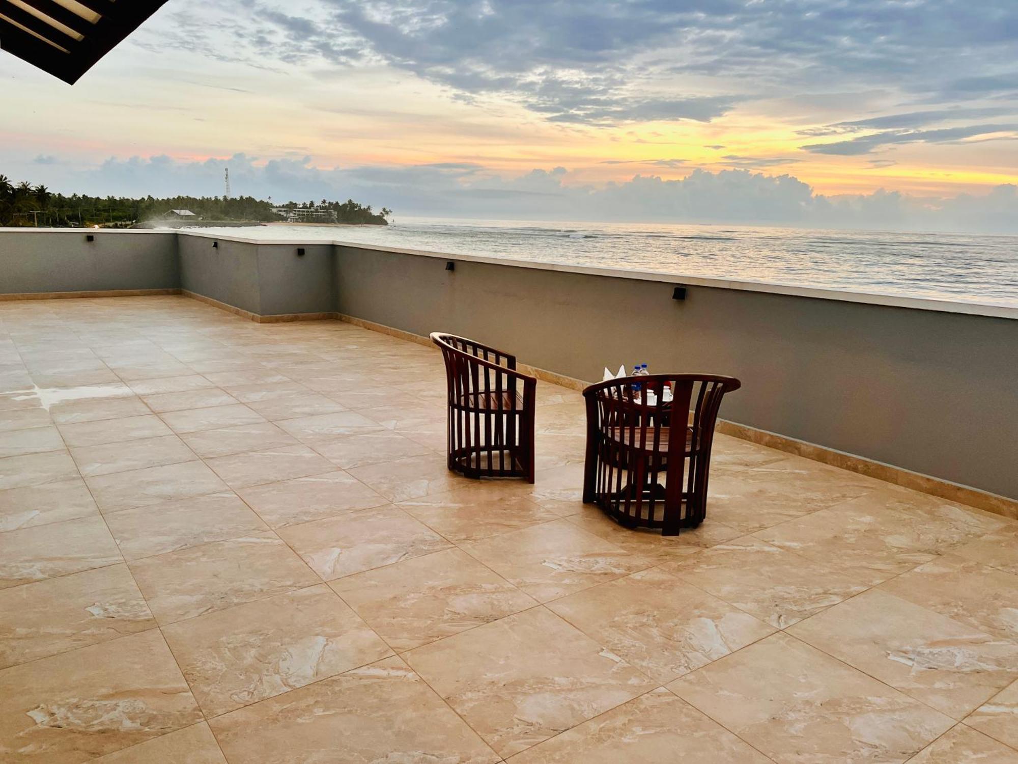 Ocean Front Villa Hikkaduwa Extérieur photo