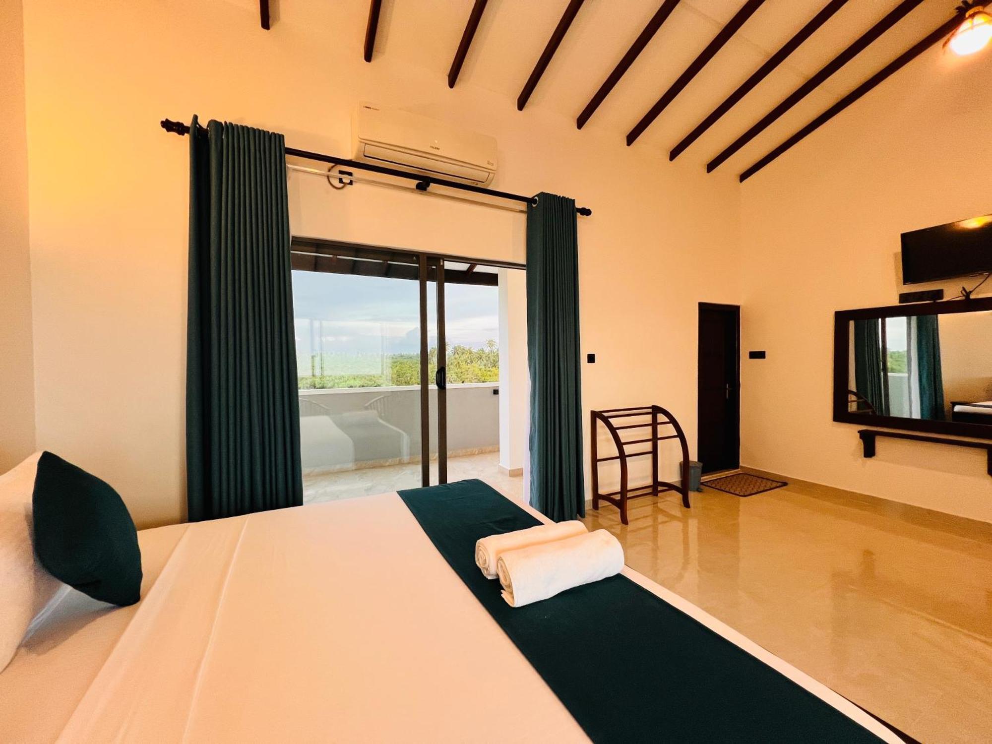 Ocean Front Villa Hikkaduwa Extérieur photo