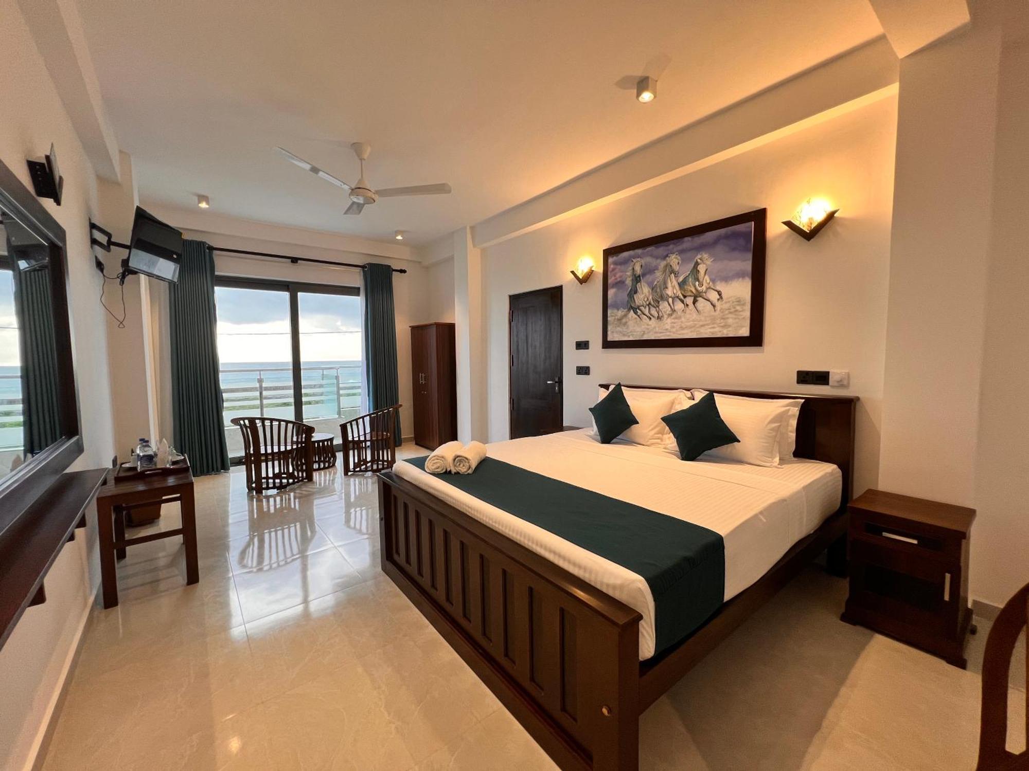 Ocean Front Villa Hikkaduwa Extérieur photo