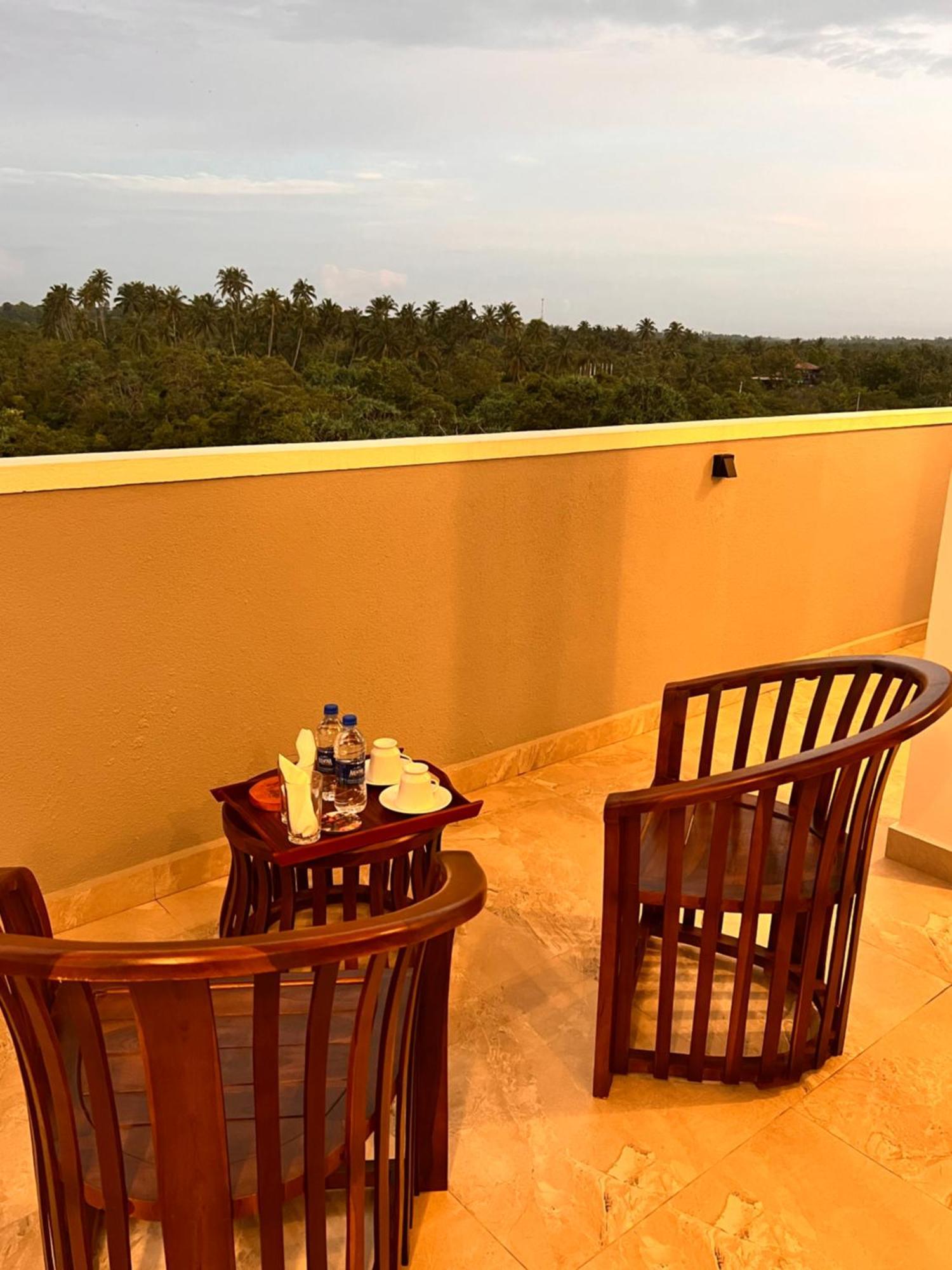 Ocean Front Villa Hikkaduwa Extérieur photo